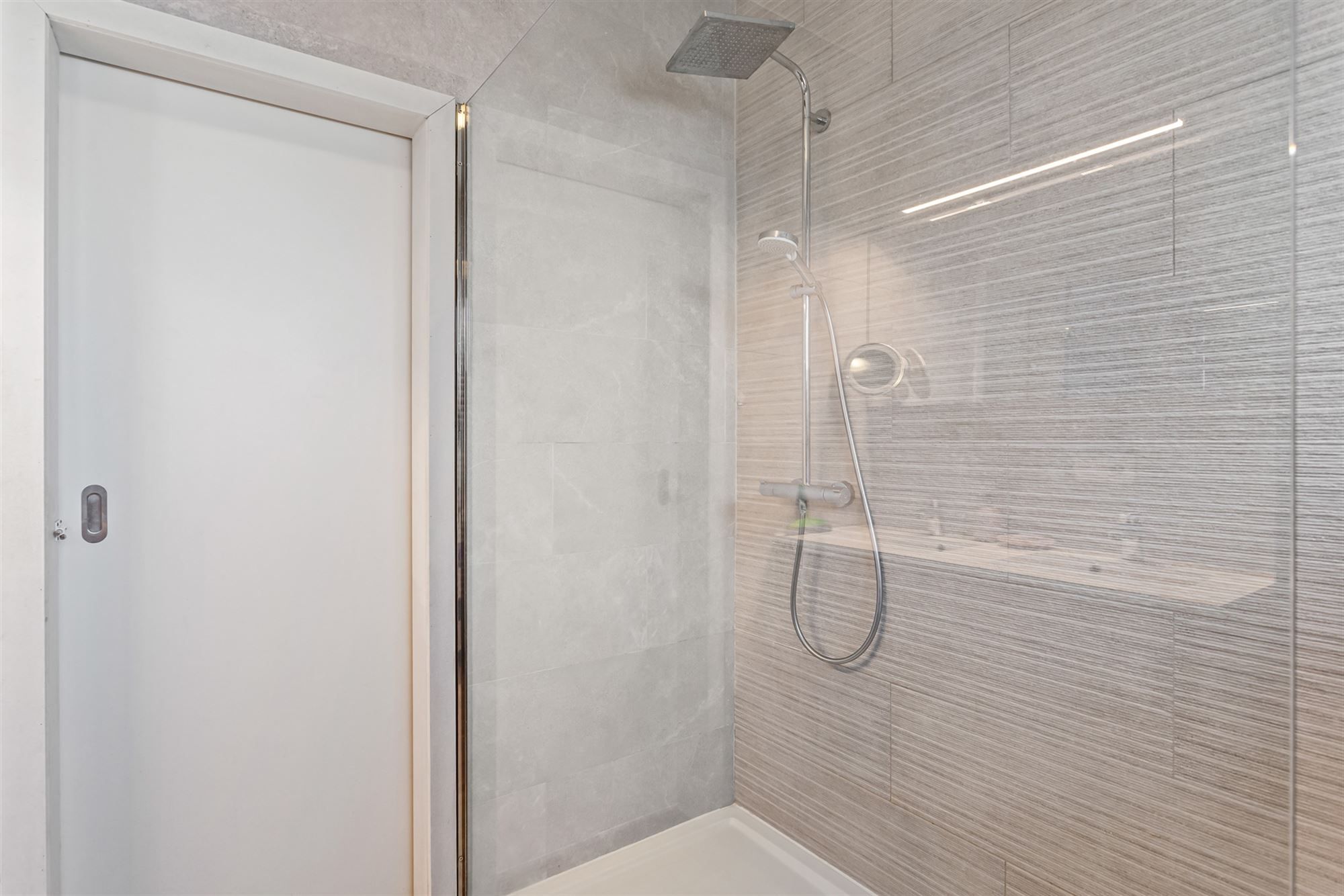 VOLLEDIG GERENOVEERDE, PERFECT INSTAPKLARE WONING OP MOOI PERCEEL! foto 13