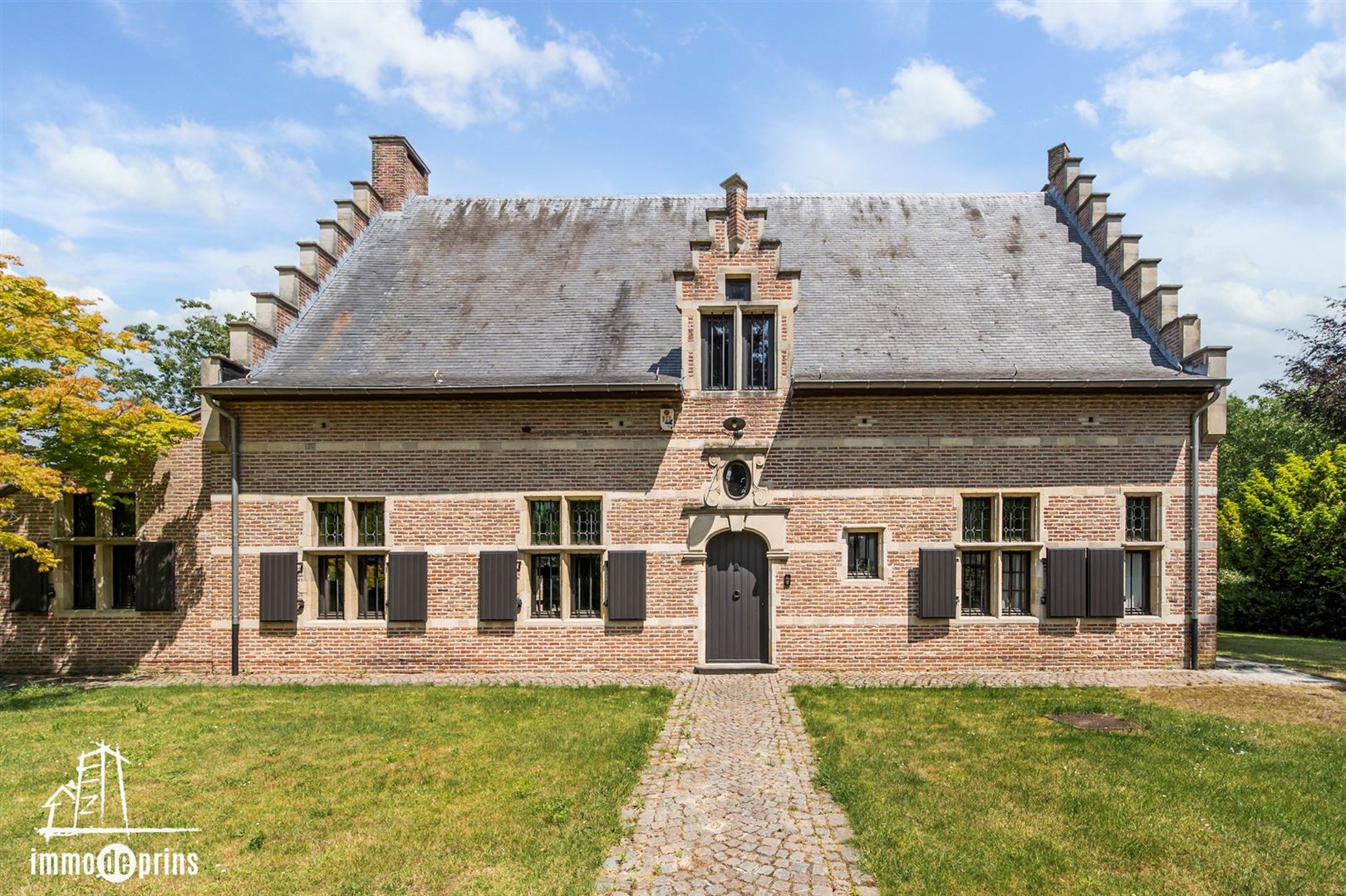 Ruime villa in residentiele wijk foto 2