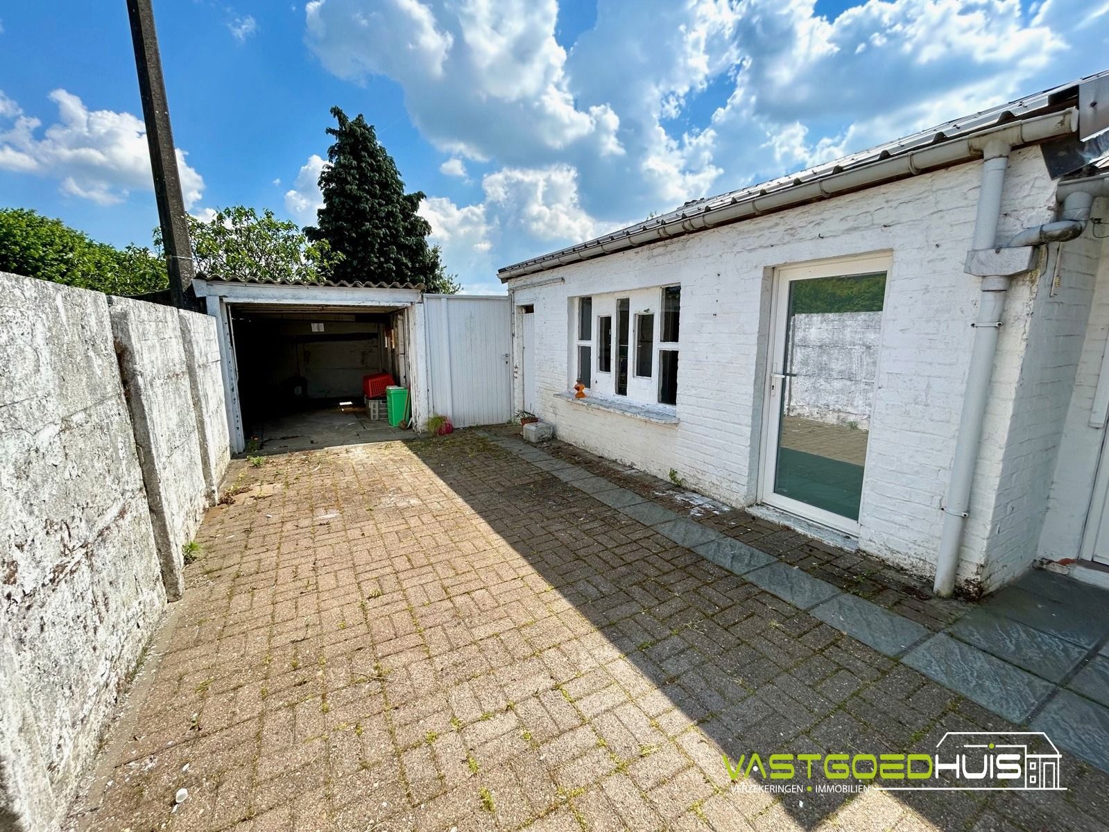 Ruime gezinswoning met garage en tuin foto 24