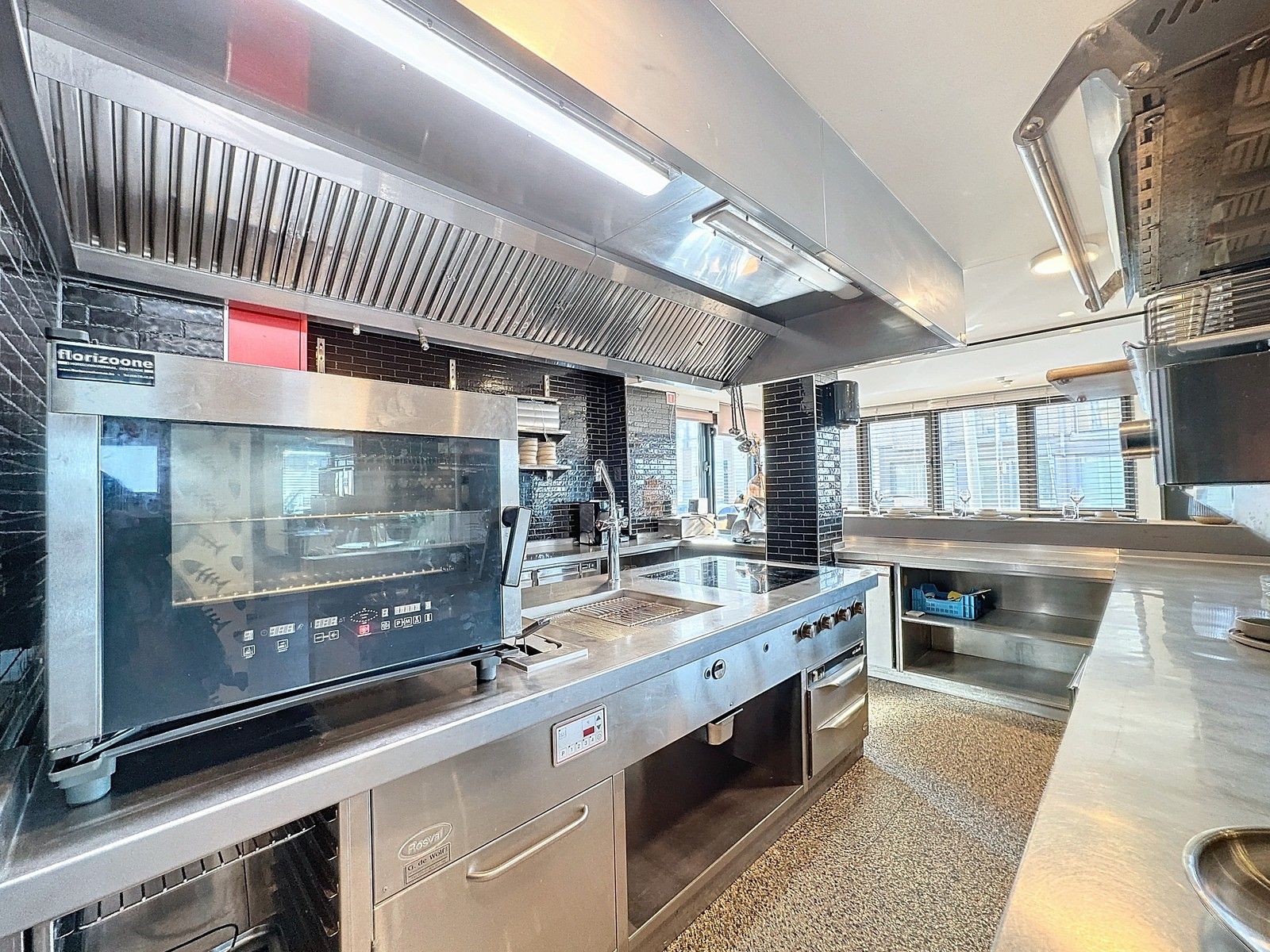 Uniek & exclusief aanbod: instapklaar (zo goed als nieuw) HORECAPAND (restaurant/brasserie), inclusief de VOLLEDIGE inboedel TE HUUR op de zeedijk te Zeebrugge! foto 14