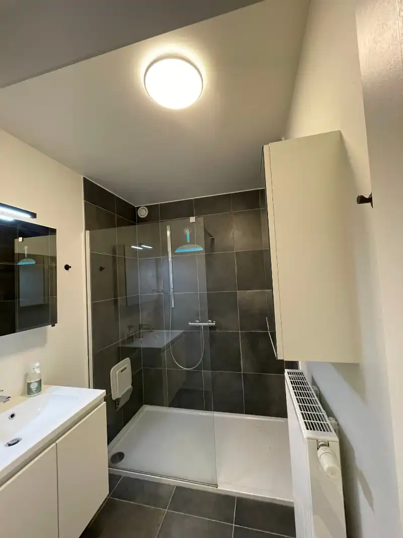 CENTRAAL GELEGEN GELIJKVLOERS APPARTEMENT MET GARAGE IN OOSTDUINKERKE-BAD! foto 10