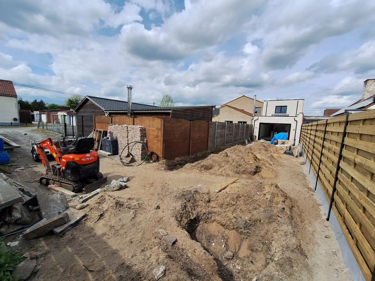 Gerenoveerde woning met 3 slaapkamers, diepe tuin en private parkeerplaats foto 16