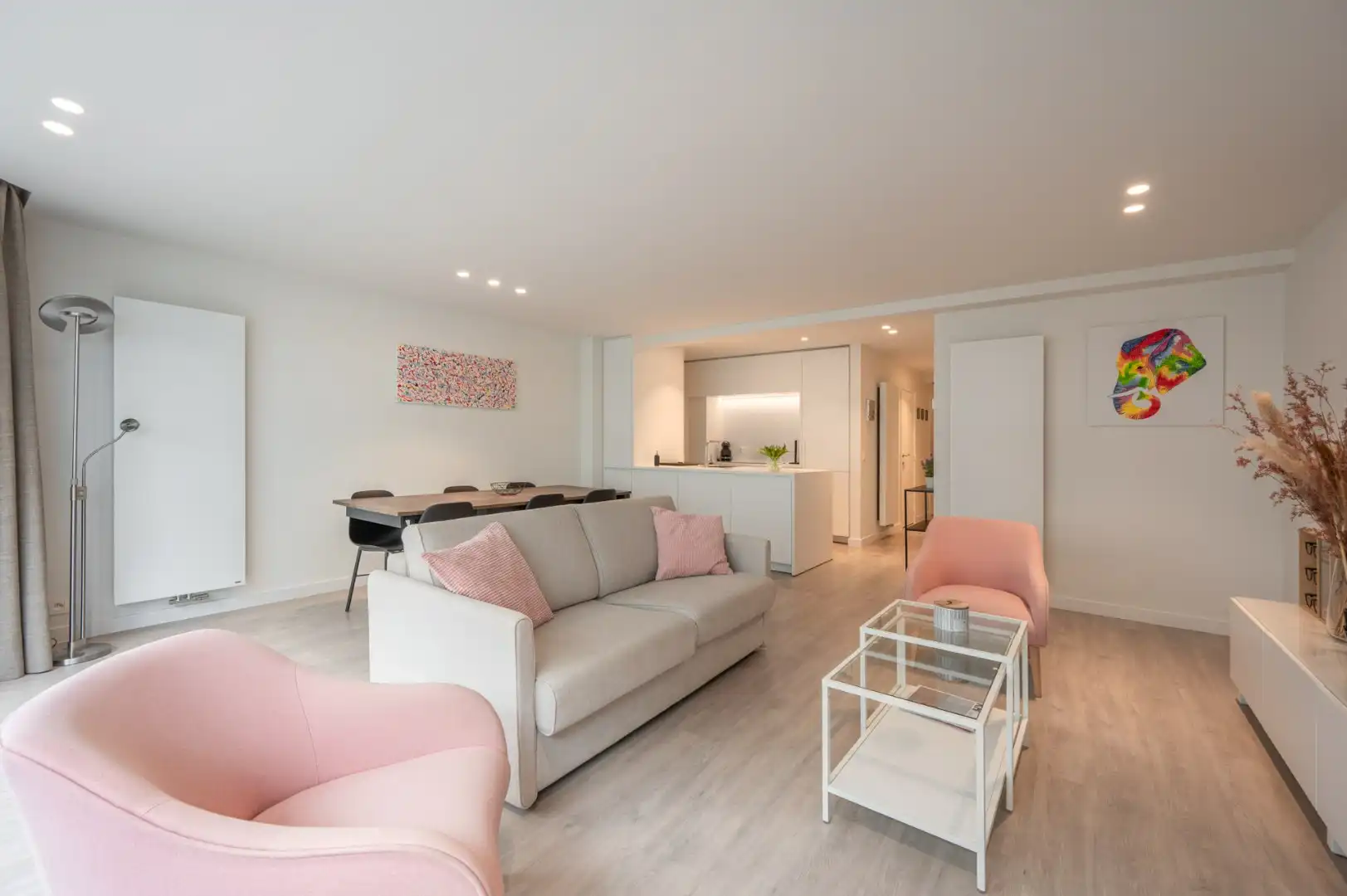 Instapklaar 3-slaapkamerappartement met zijdelings zeezicht foto 2