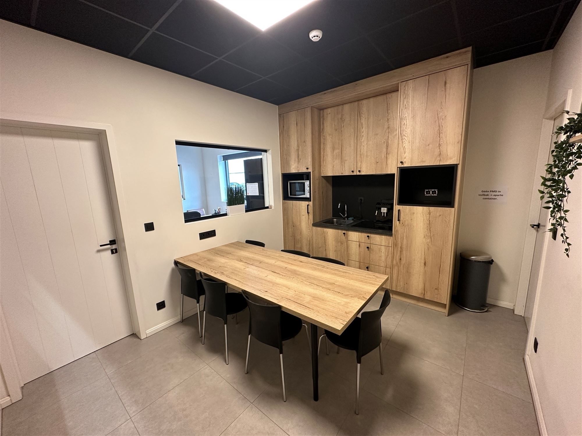 KMO-unit met kantoorruimte en toonzaal foto 23