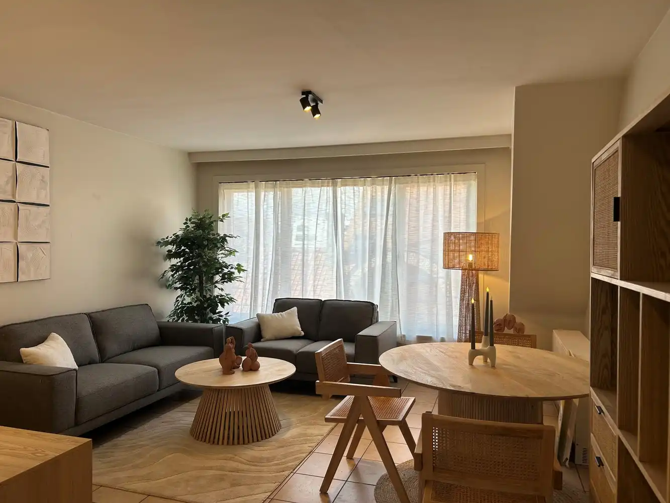 Ruim en lichtrijk 1-slaapkamerappartement met terras! foto {{pictureIndex}}