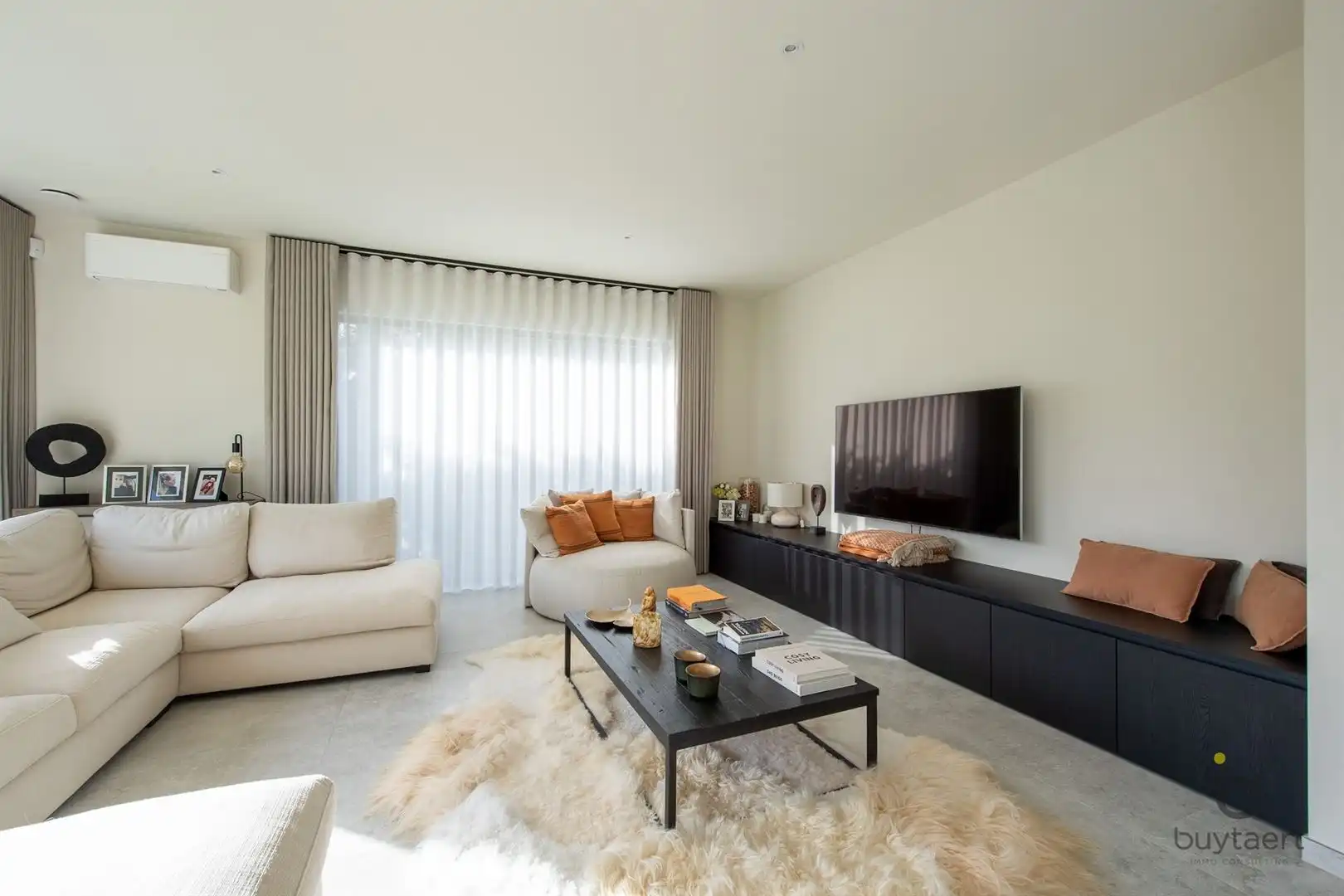 Knappe GELIJKVLOERSE villa + bijgebouw te Halle! foto 6