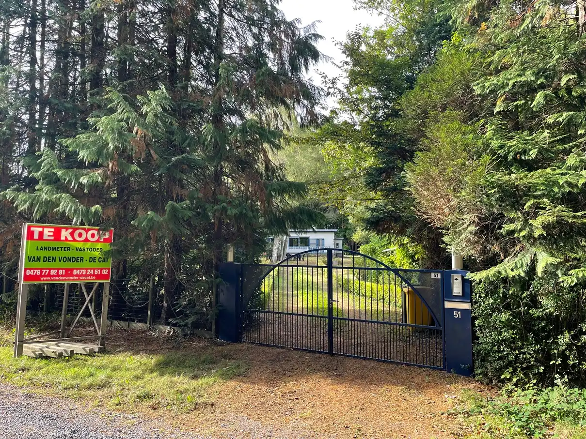 Idyllische plek 3530m² foto {{pictureIndex}}