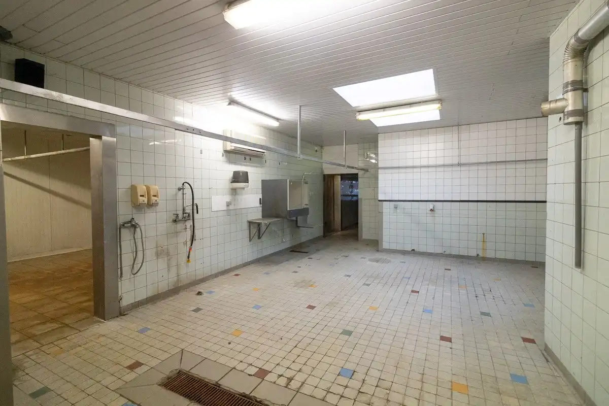 Ruime handelspand van 209m² met garage in hartje van Paal  foto 10