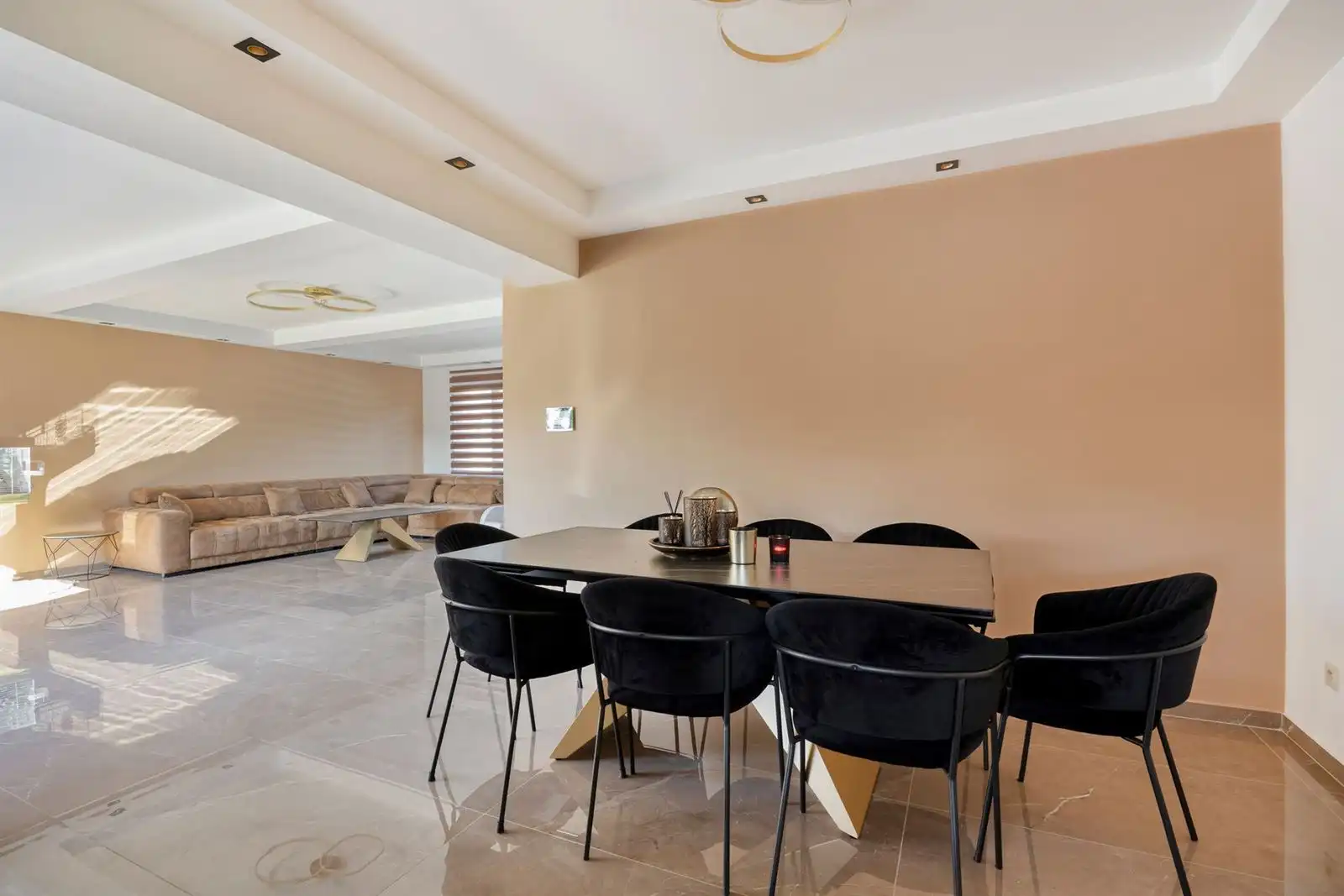 Zeer ruime woning met mogelijkheden privé/beroep foto 7