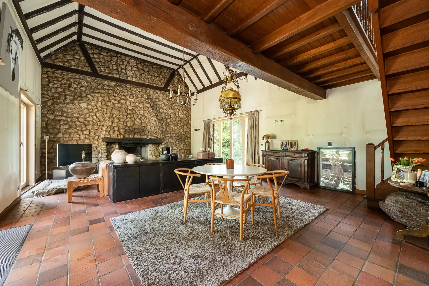 Te renoveren villa met paardenstallen op ca. 1753 m². foto 3
