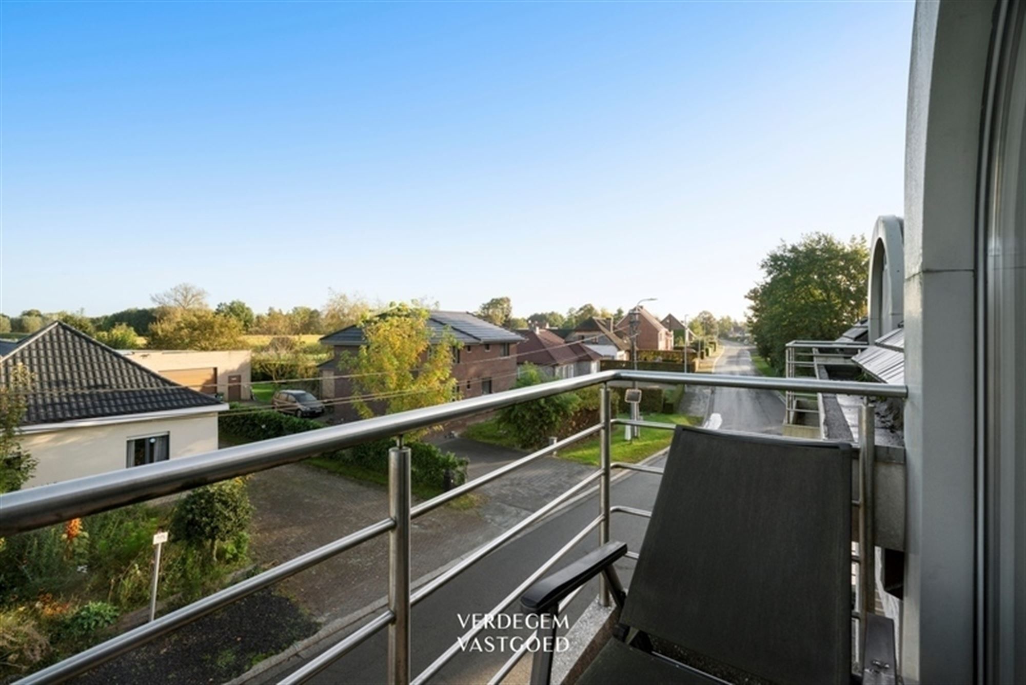 Gezellig appartement met 2 slaapkamers, terras en autostaanplaats foto 3