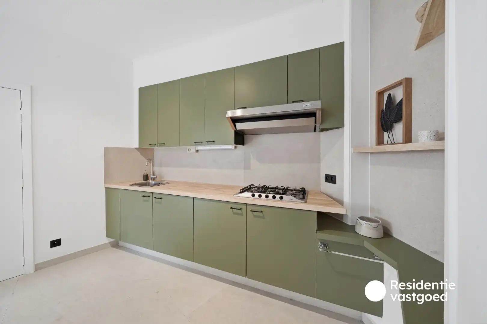 Gelijkvloers en gerenoveerd appartement met garage in Oostende foto 8