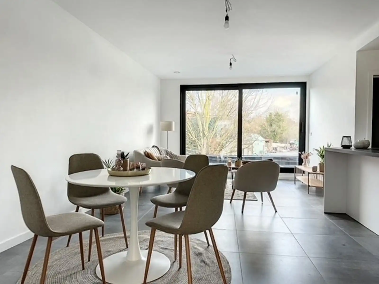 Instapklaar appartement met ruim terras foto 11