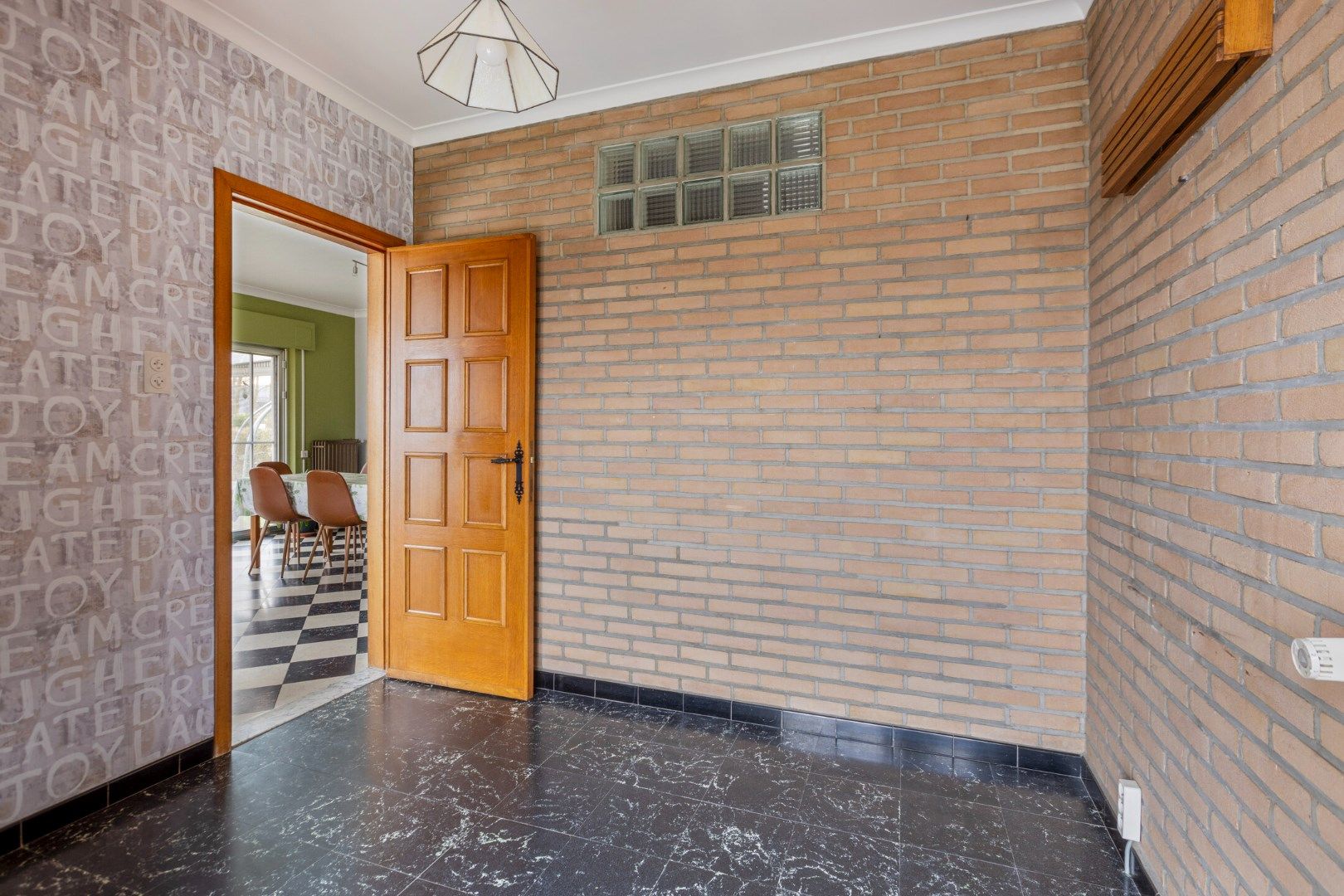 Ruime woning met 5 slaapkamers + inrit aan achterzijde foto 5
