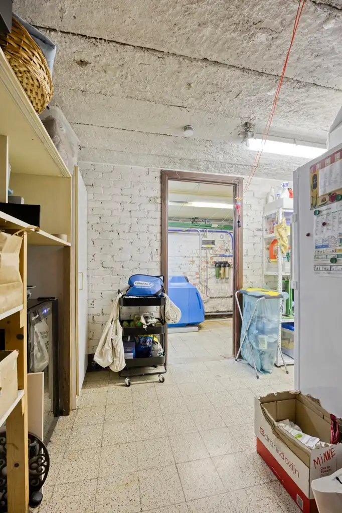 Instapklare woning met 4 slaapkamers, tuin & 2 garages foto 26