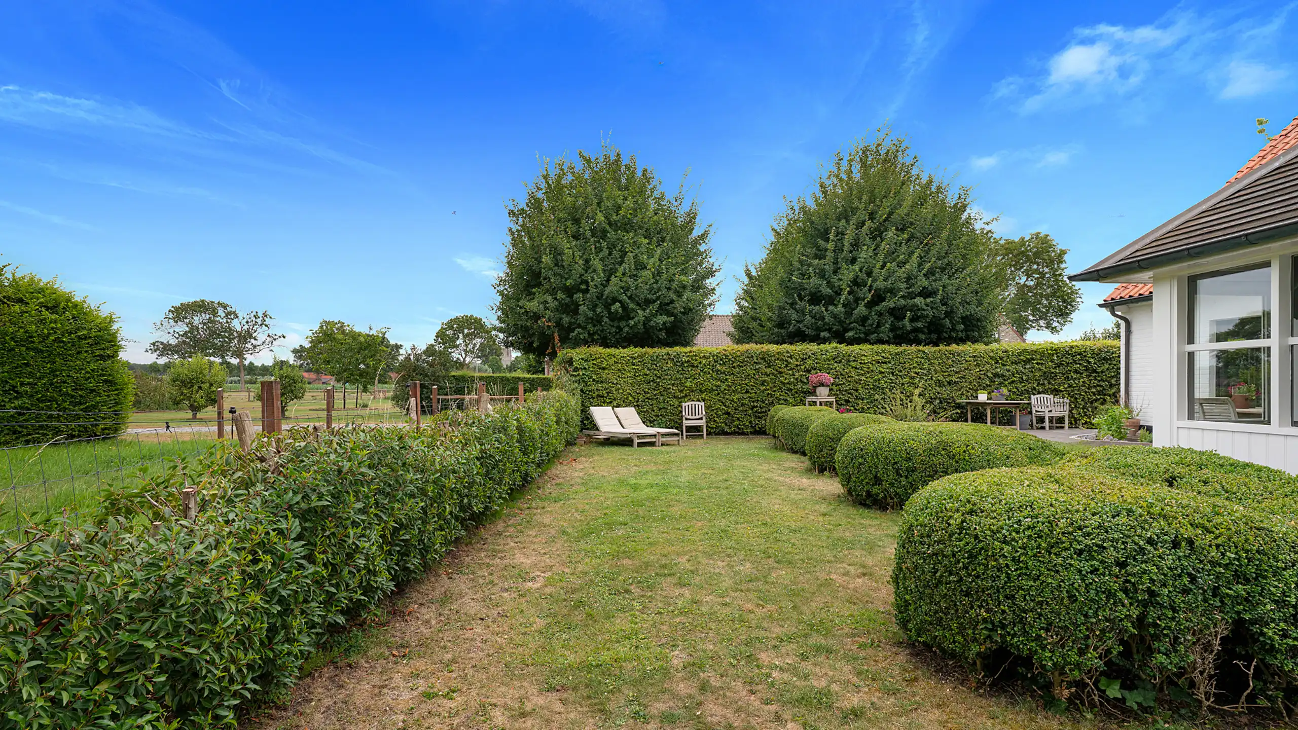 Vrijstaande woning met open zichten over de Damse polders foto 13