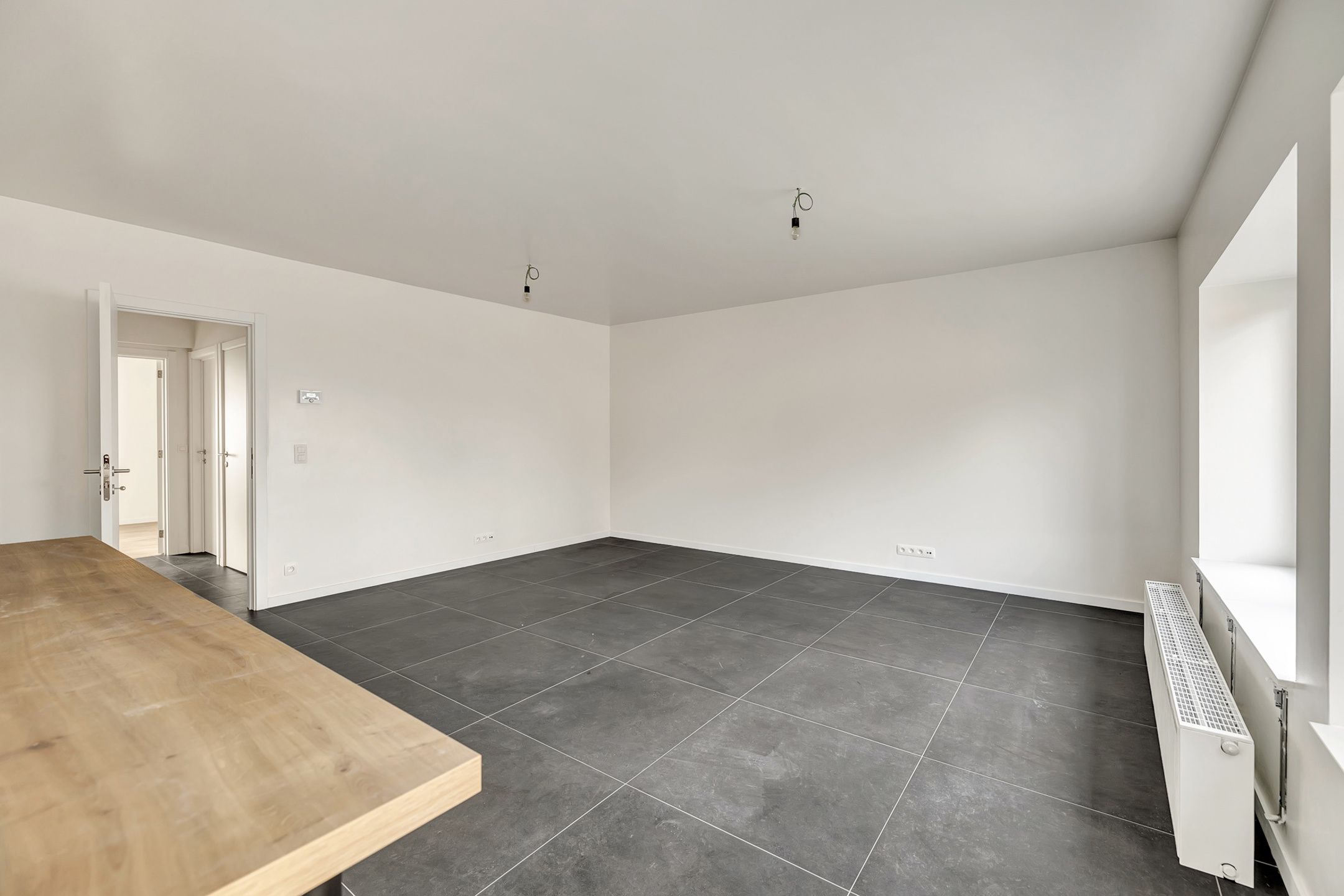 Totaal gerenoveerd appartement met 2 slpks en garage foto 5