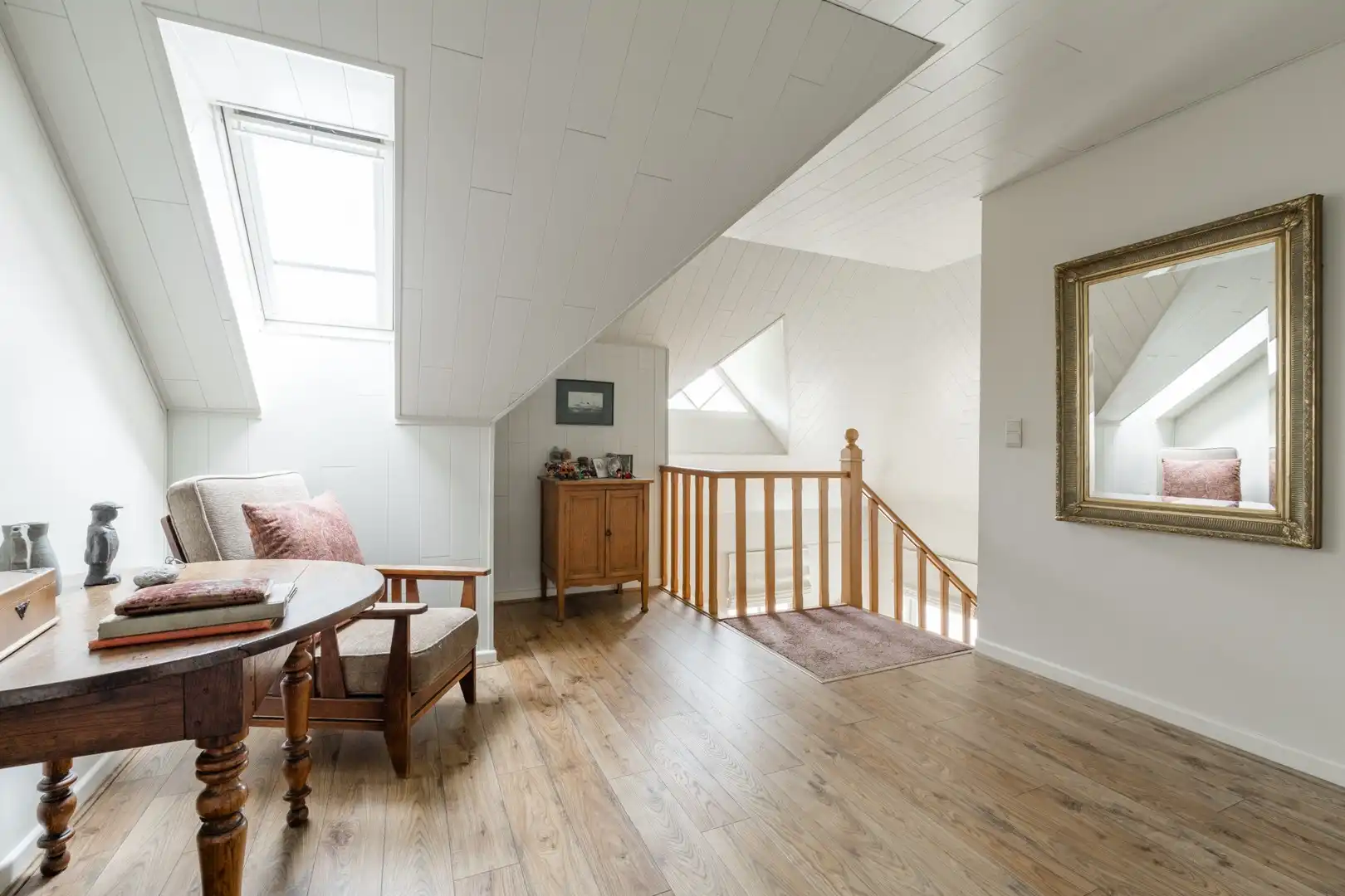 Charmante & sfeervolle, instapklare, energiecorrecte (EPC B) villa-landhuis met 5 slaapkamers, 3 badkamers, bureau én dubbele garage. foto 40