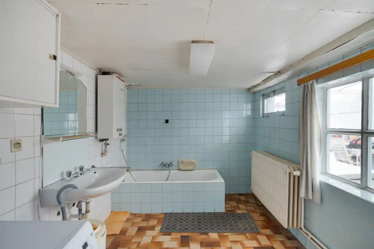 Goedgelegen woning met grote weide foto 6