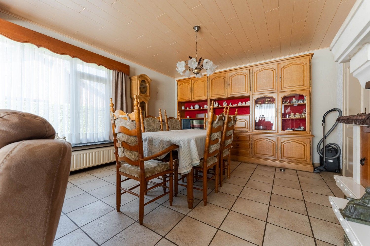 Landelijk gelegen vrijstaande woning op 12a 38ca nabij de Nederlandse grens! foto 6