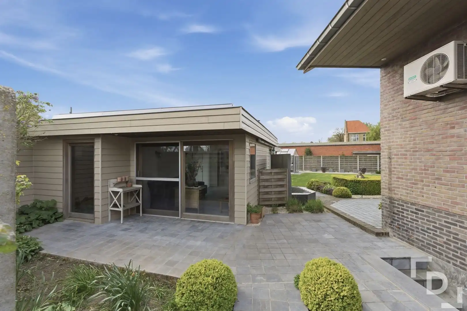 Statige villa met zuidgerichte tuin in Boezinge.  foto 46