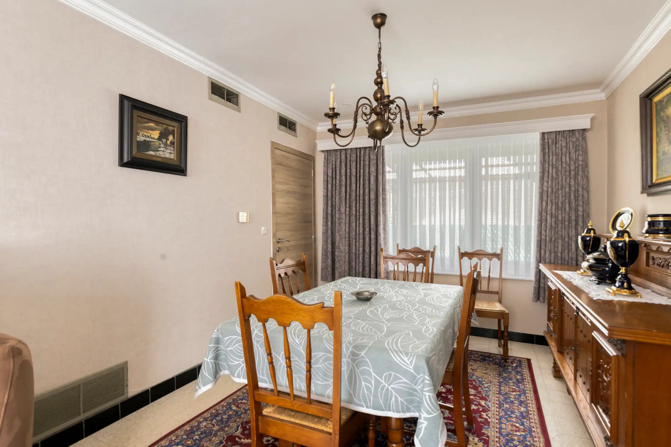 Ruime 3-gevelwoning met 4 slaapkamers en tuin te koop foto 6