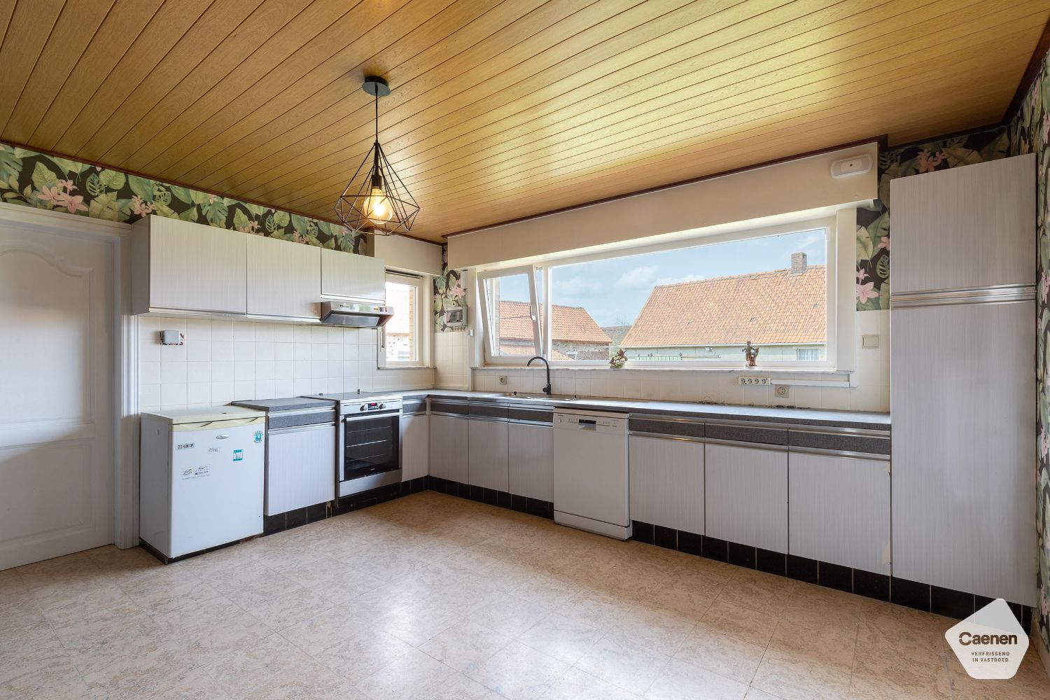 Exclusieve landelijke woning op een mooi perceel van 19869 m² en magnifieke bijgebouwen van bij benadering 1000 m² foto 4