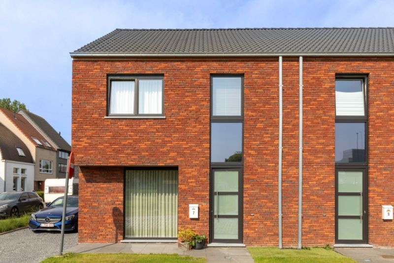 ROESELARE: Prachtige nieuwbouwwoning bouwjaar 2022 met 3 slaapkamers. foto {{pictureIndex}}