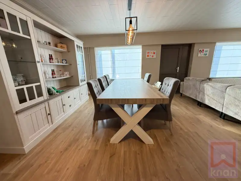 Instapklare gerenoveerde woning met 4 slaapkamers, zonnepanelen en thuisbatterij foto 5
