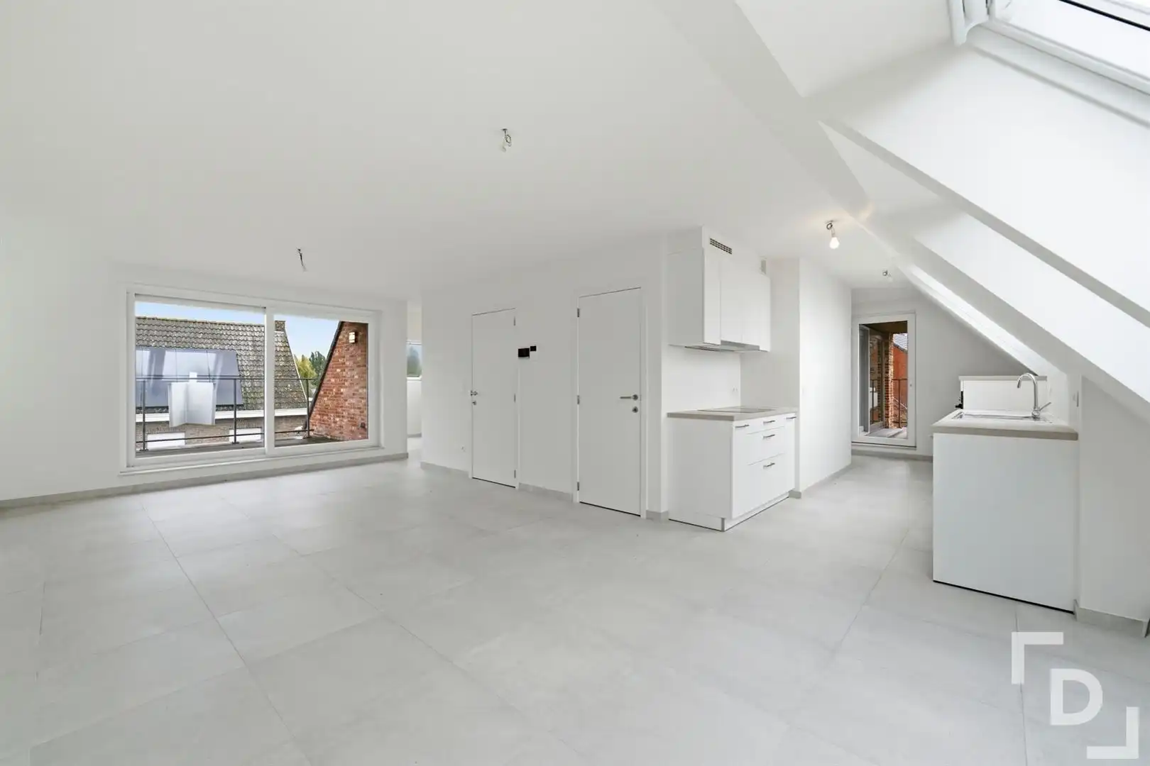 Nieuwbouwappartement met 2 terrassen en garage. foto 14