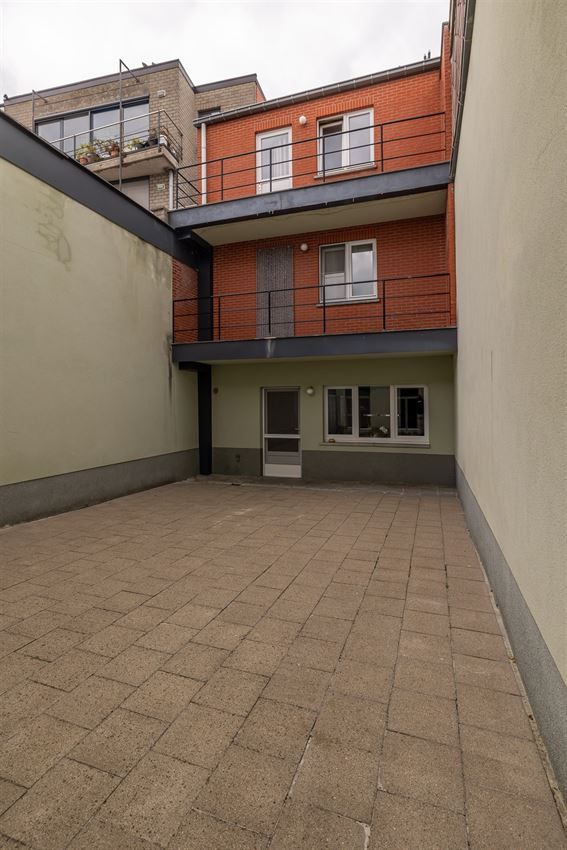 Verzorgd gebouw met handelszaak en 2 apt foto 54