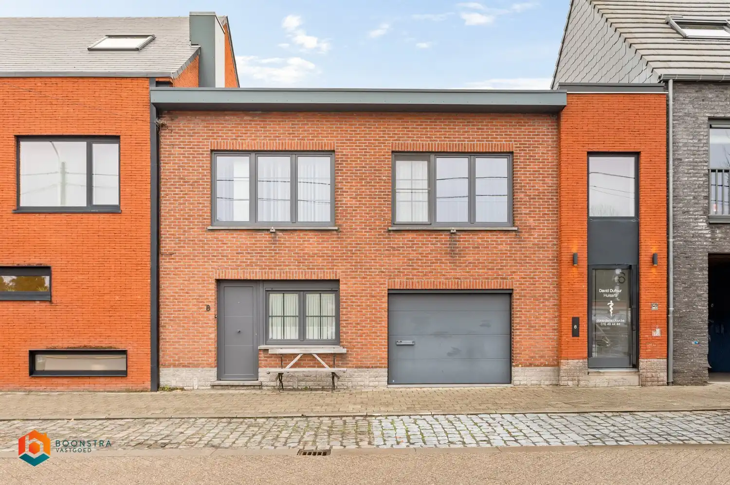 Gerenoveerde rijwoning met 1 slpkr en garage in centrum Putte foto {{pictureIndex}}