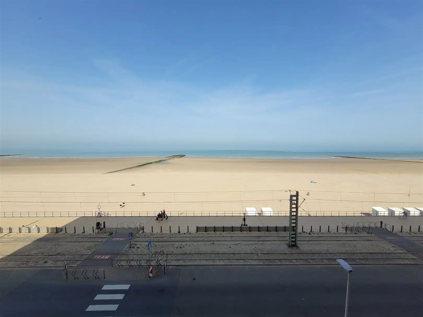 Gemeubelde studio met zeezicht foto 3