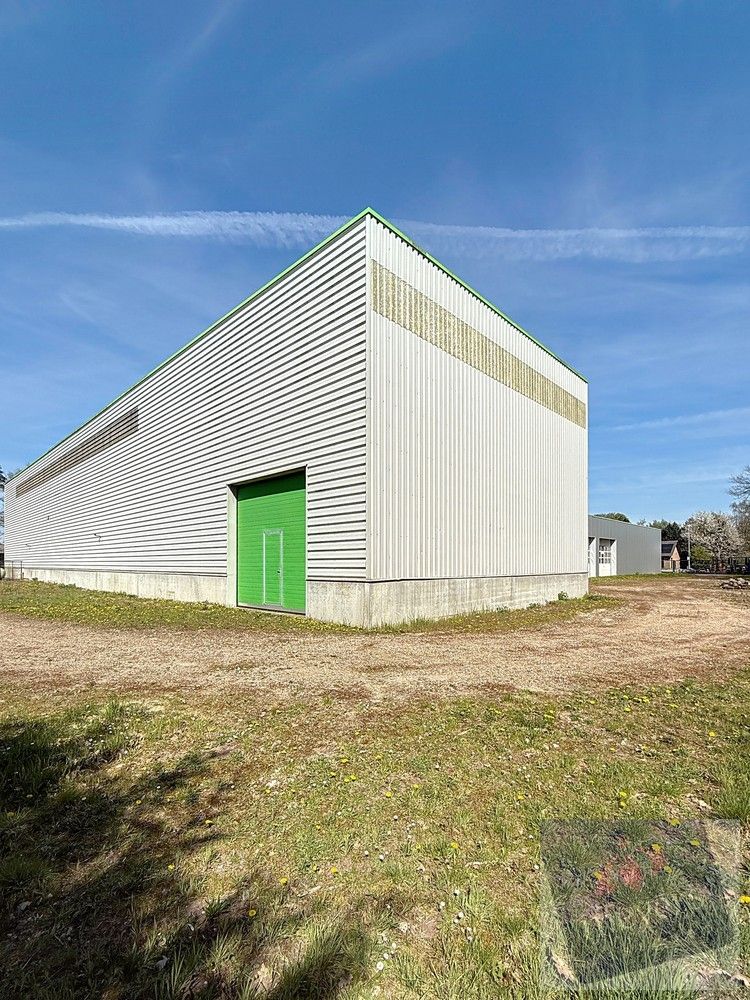 Bedrijfsgebouw op topligging in Bocholt – multifunctioneel geheel op 9.985 m² foto 8