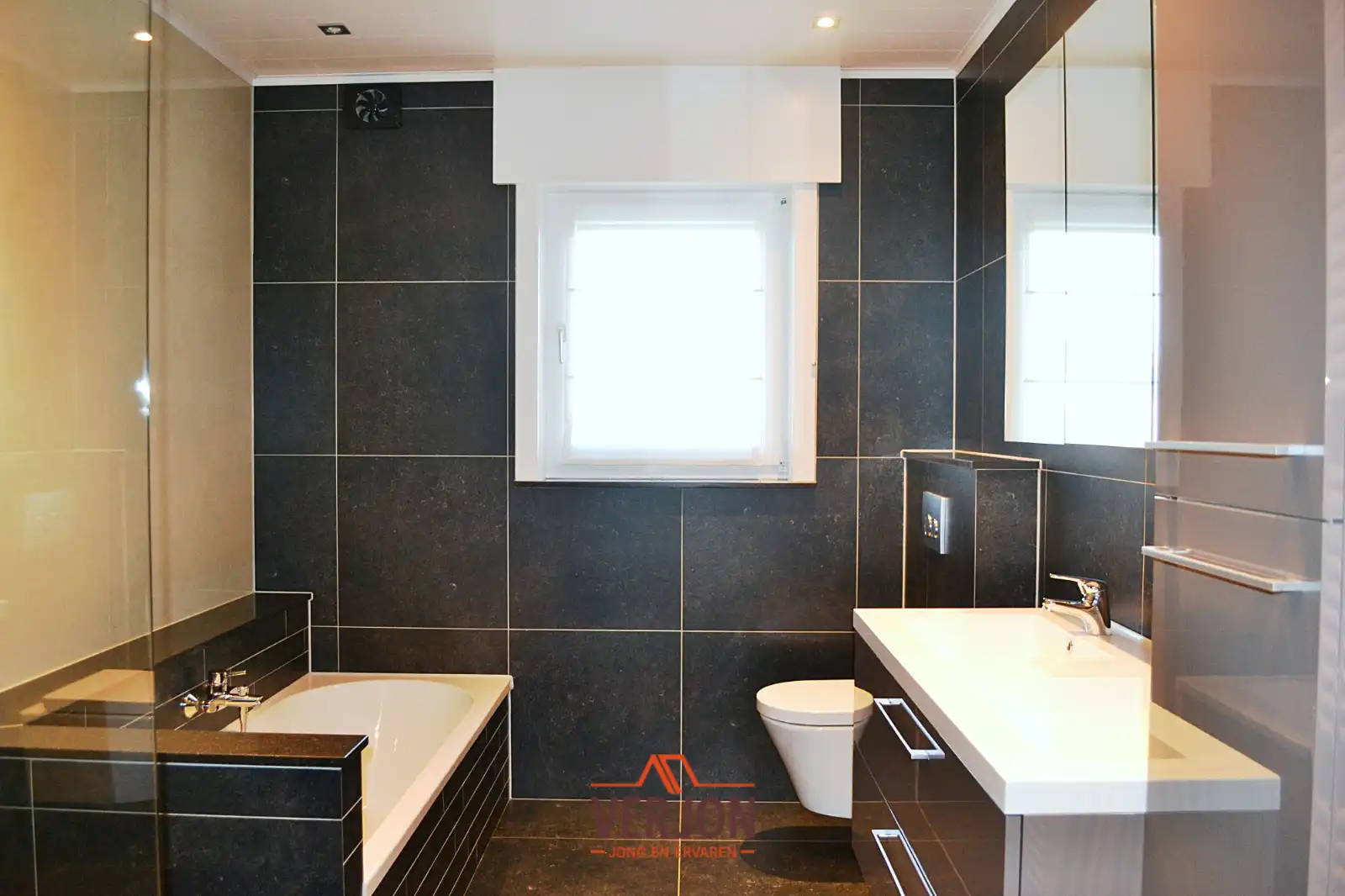 Villa met 4 slaapkamers en dubbele garage in een doodlopende straat te koop in Izegem! foto 13