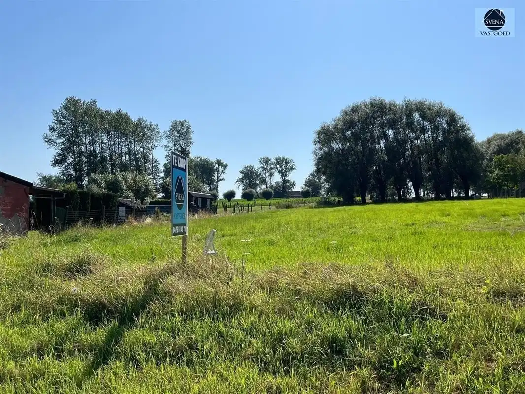 PERCEEL GROND MET EEN OPPERVLAKTE 14 ARE 61 CA foto {{pictureIndex}}