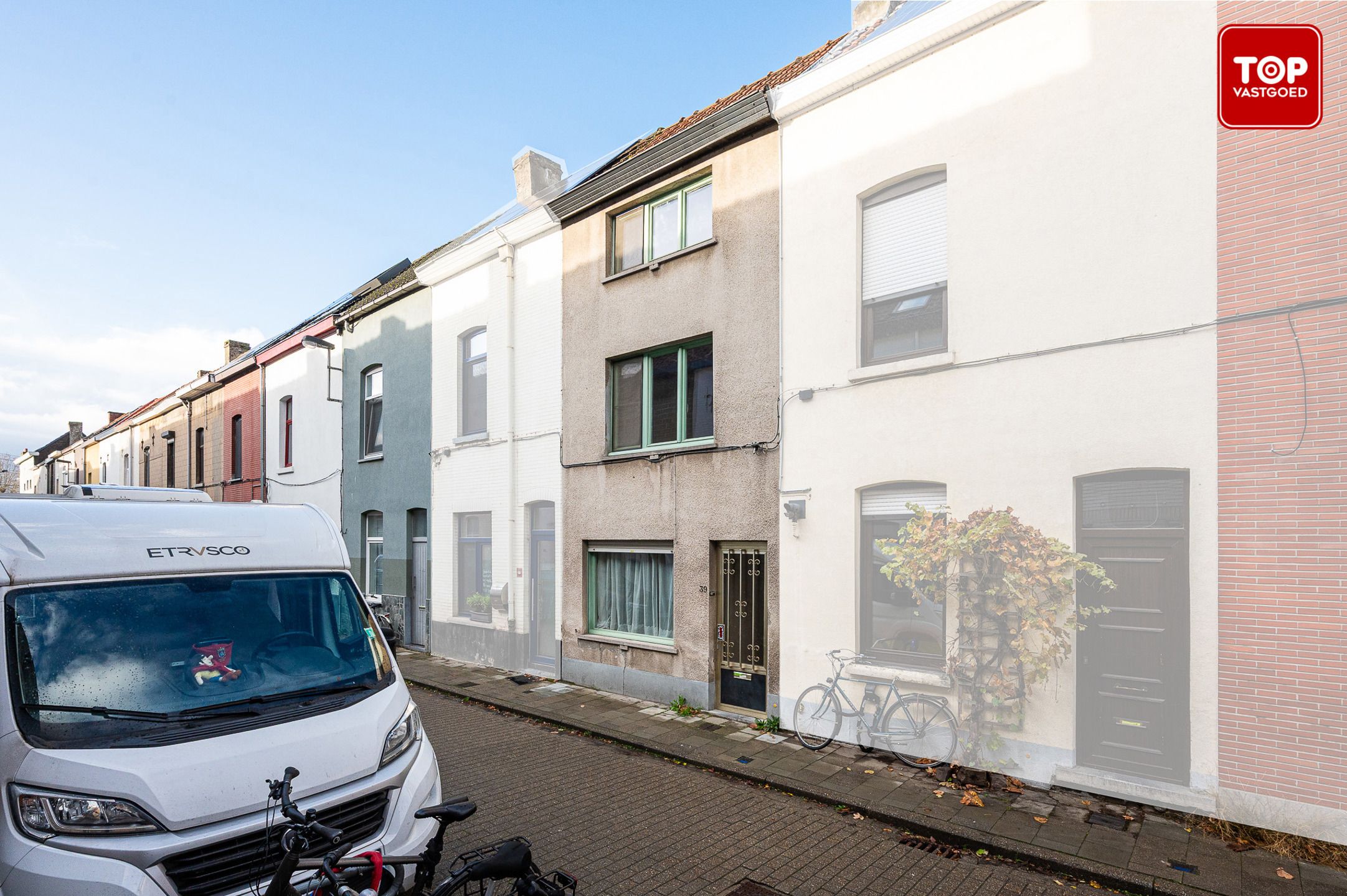 Charmante rijwoning op een toplocatie in Gent  foto {{pictureIndex}}