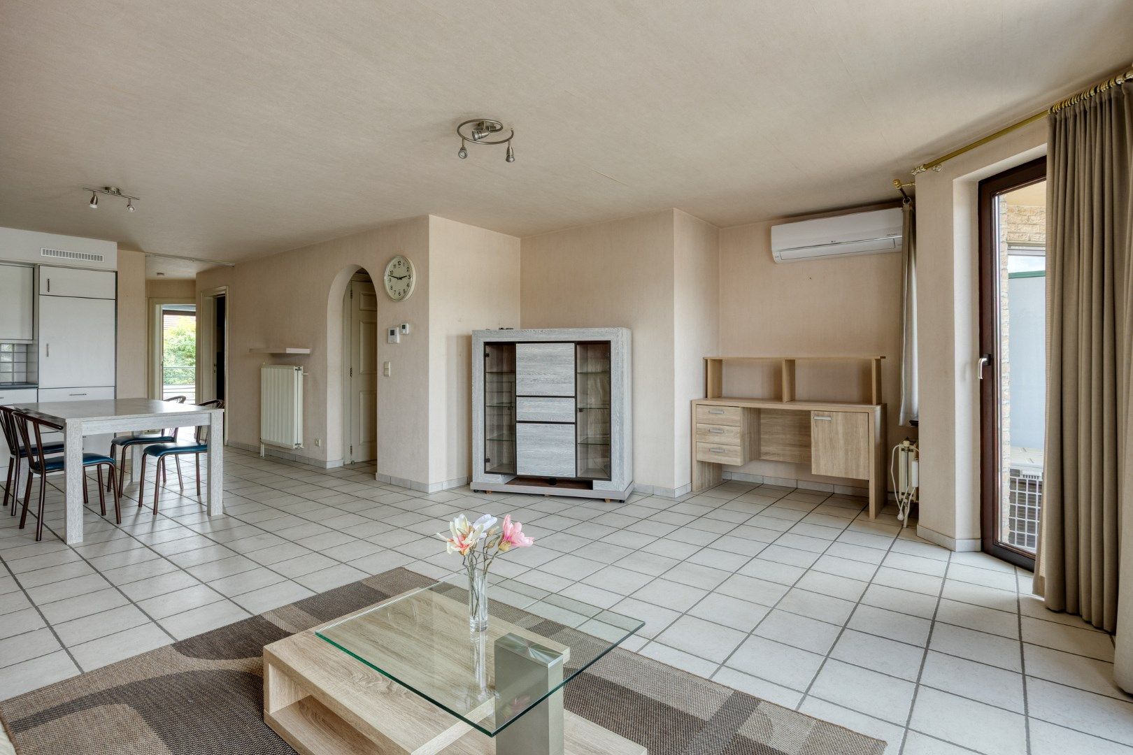 Goed onderhouden appartement met 2 slpks en garage in het centrum van Mol ! foto 4