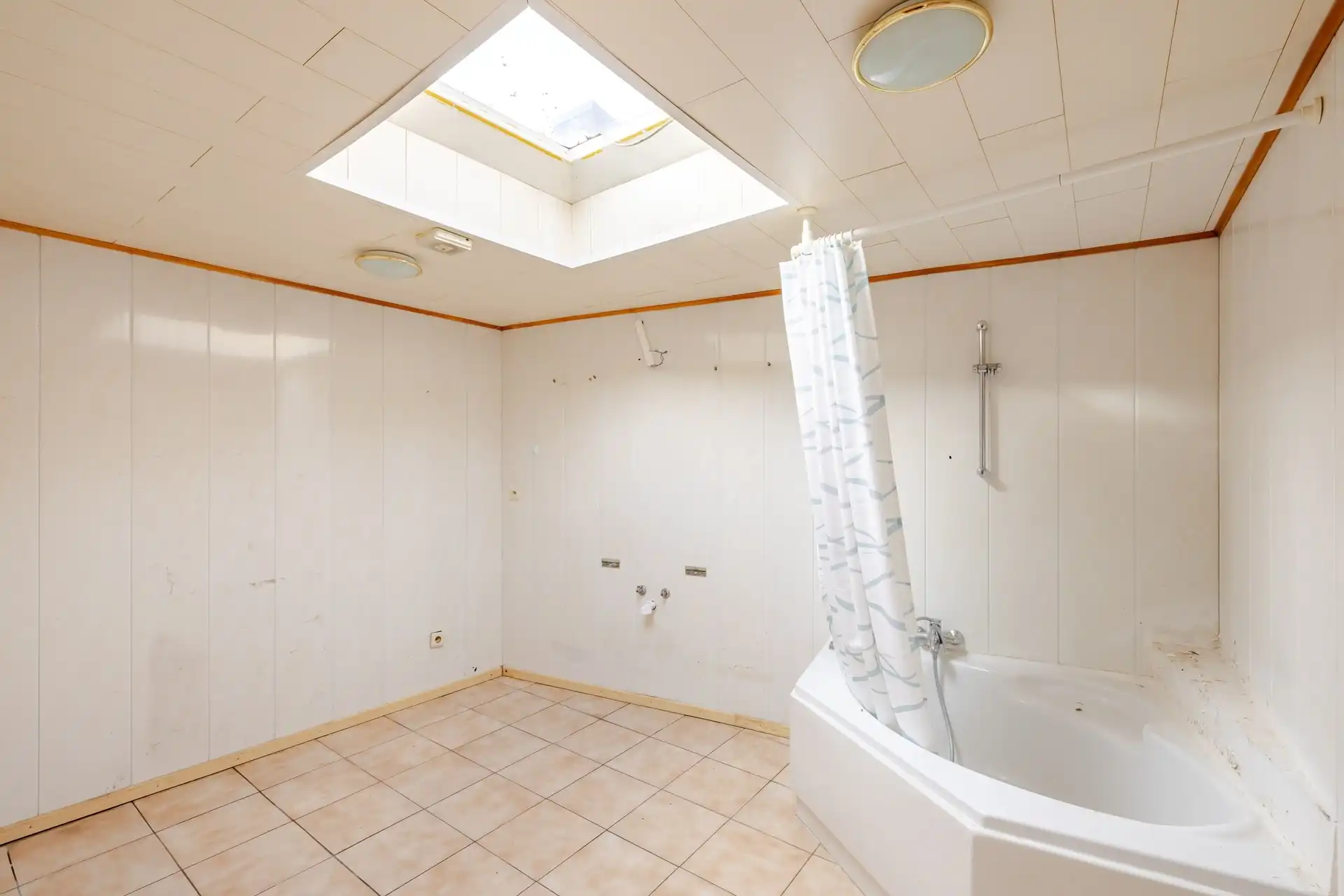 Gunstig gelegen op te frissen woning te Lede foto 12