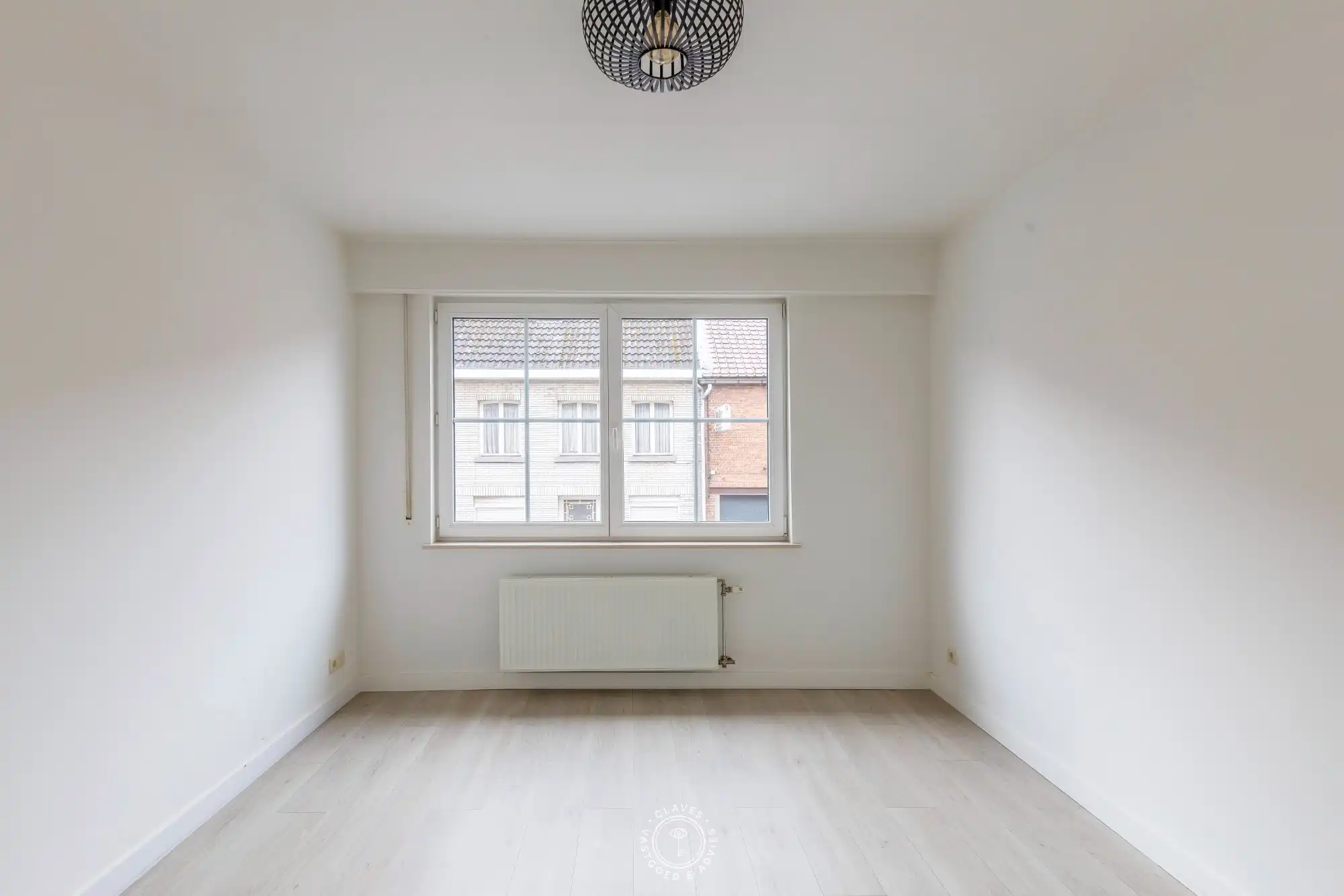 Verzorgd 2 slaapkamer appartement met ruim terras en autostaanplaats foto 8