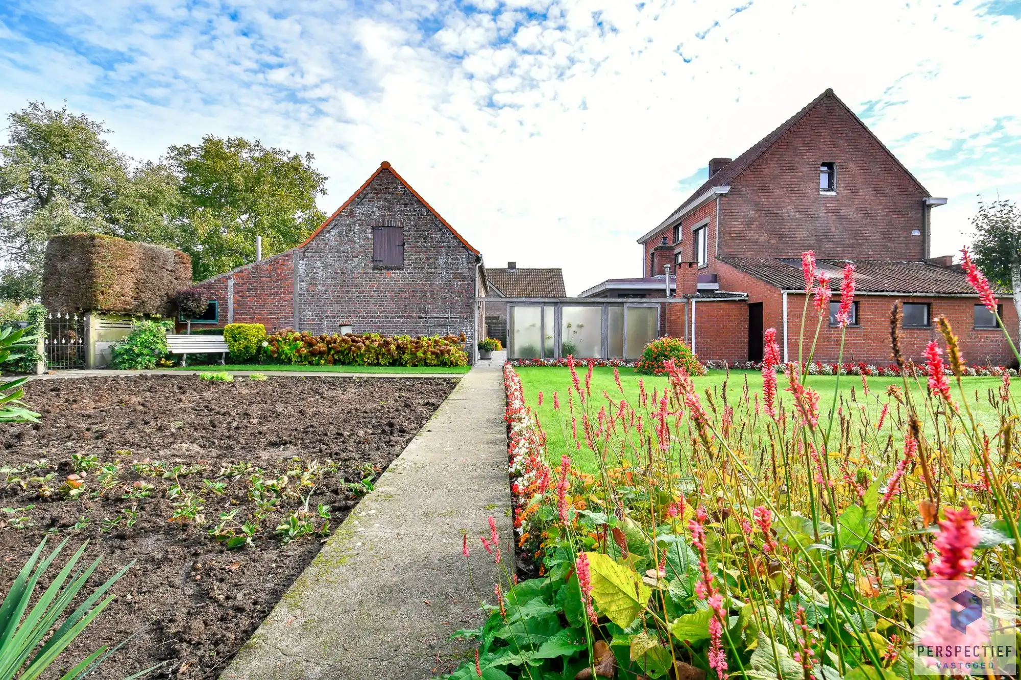LANDELIJK GELEGEN WONING met SCHUUR  - BOOMGAARD - TUIN & MOESTUIN op 2138 m² foto 5