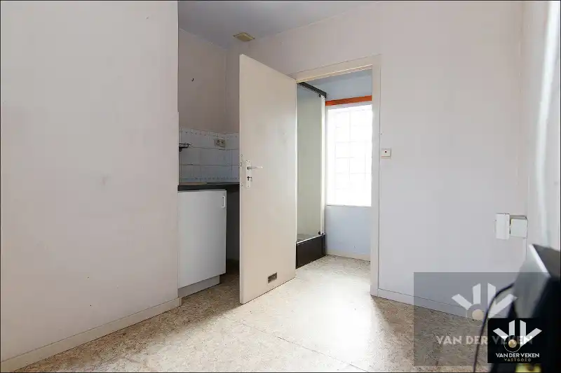 Multifunctioneel eigendom met 2 wooneenheden op een riant perceel van 21 aren 83 centiaren op een goed bereikbare, rustige locatie in Diepenbeek foto 29