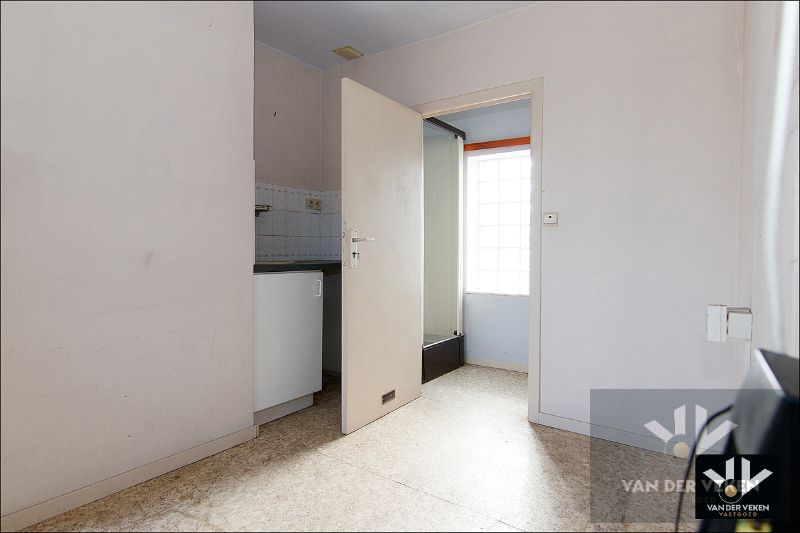 Multifunctioneel eigendom met 2 wooneenheden op een riant perceel van 21 aren 83 centiaren op een goed bereikbare, rustige locatie in Diepenbeek foto 29