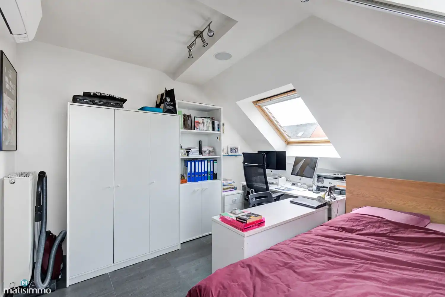 ZEER RUIM EN MODERN DUPLEXAPPARTEMENT (234M²) MET 5 SLAAPKAMERS, 2 BADKAMERS, 2 TERRASSEN, 2 KELDERS, DUBBELE GARAGE (60M²) (+ OPTIONEEL GARAGE) IN HET CENTRUM VAN LANAKEN foto 33