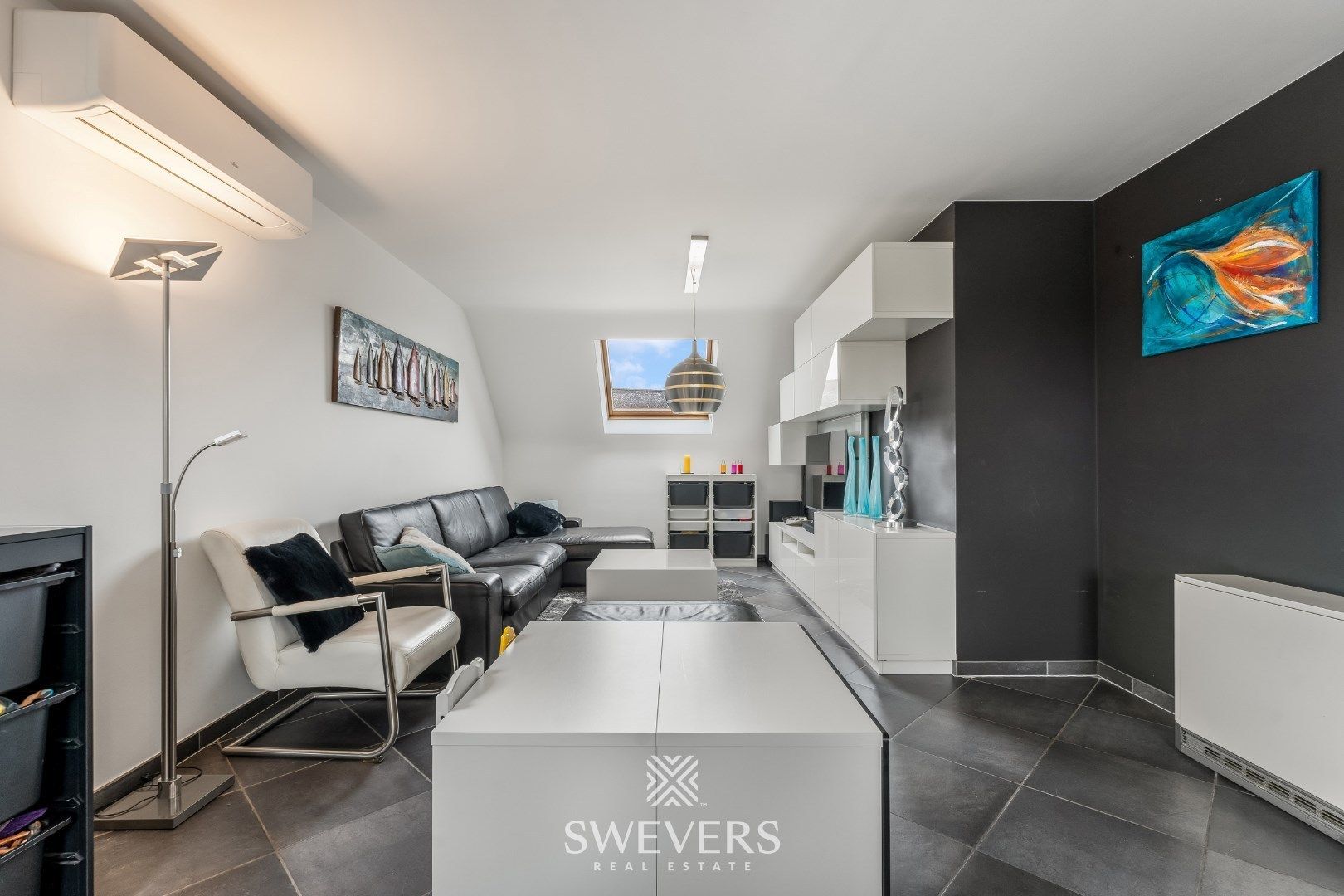 Ruim duplex appartement met 2 slaapkamers en garage foto 7