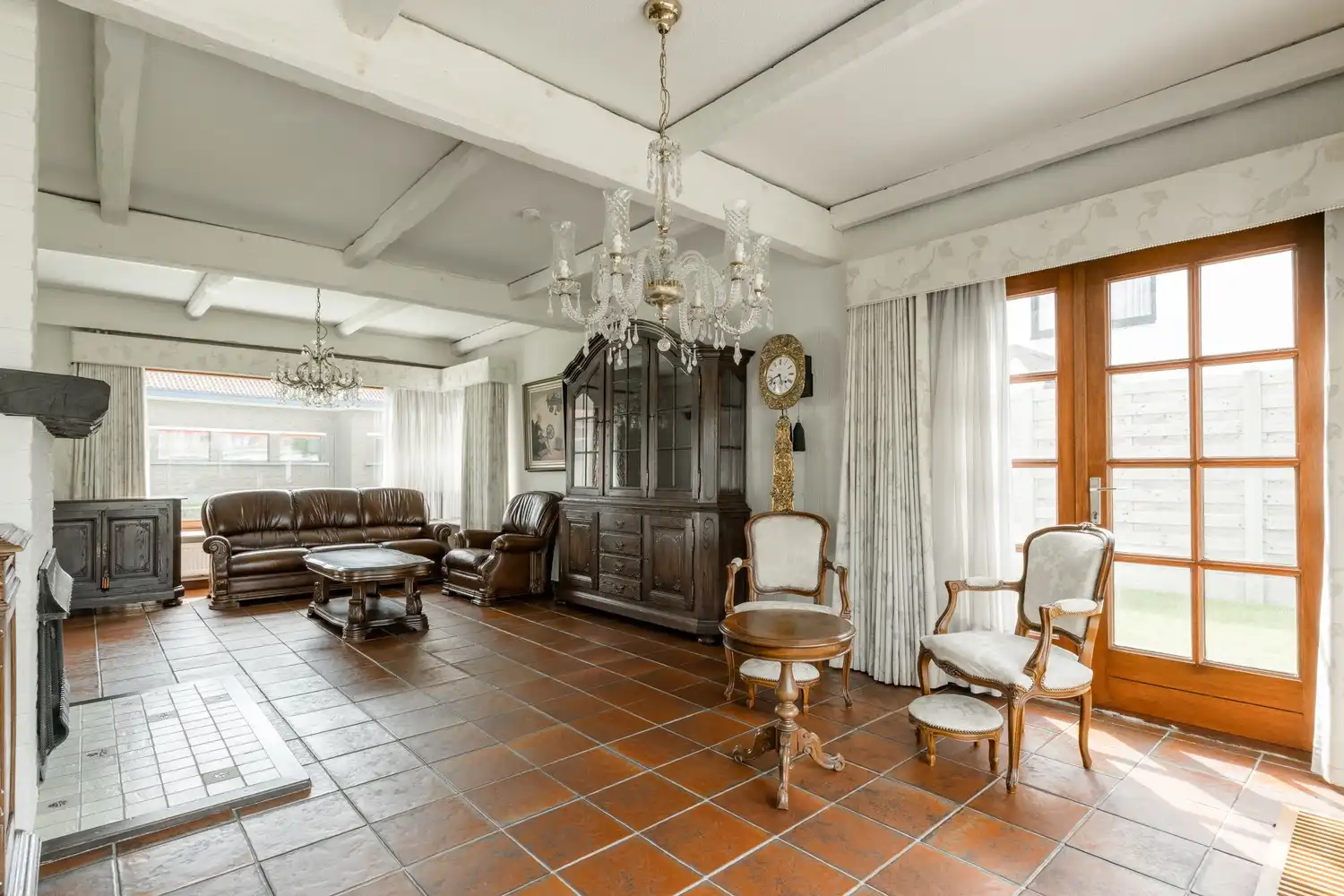 Charmante op te frissen woning van 187 m² op een toplocatie in Pelt! foto 6