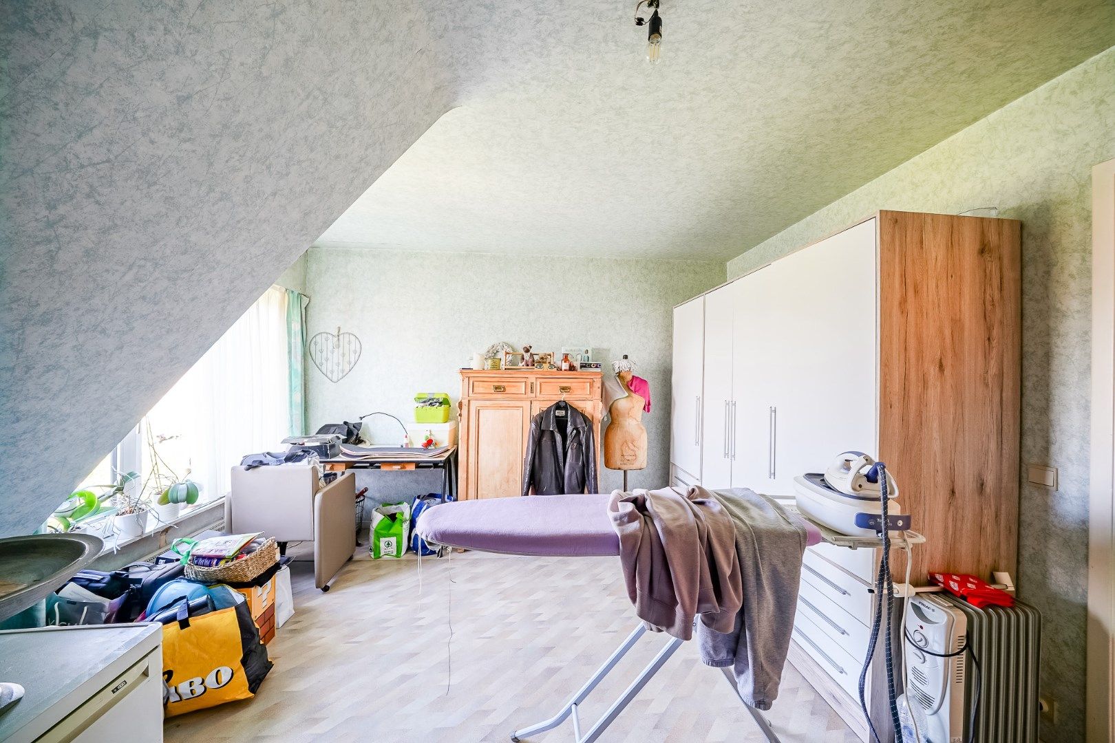 Opbrengstwoning met 2 verhuurde appartementen, tuin en 2 garages in Stene foto 18