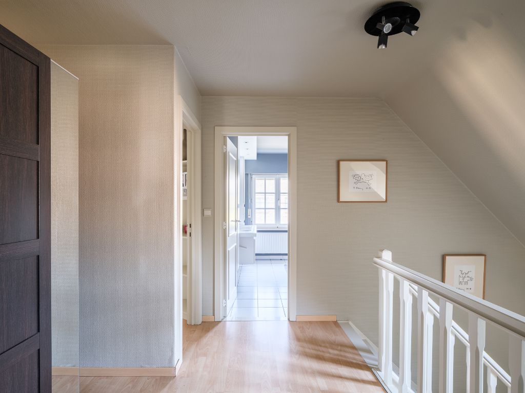 Instapklare, vrijstaande woning met zwembad op een zonnig perceel, drie slaapkamers en de mogelijkheid voor een praktijkruimte in een rustige omgeving. foto 26