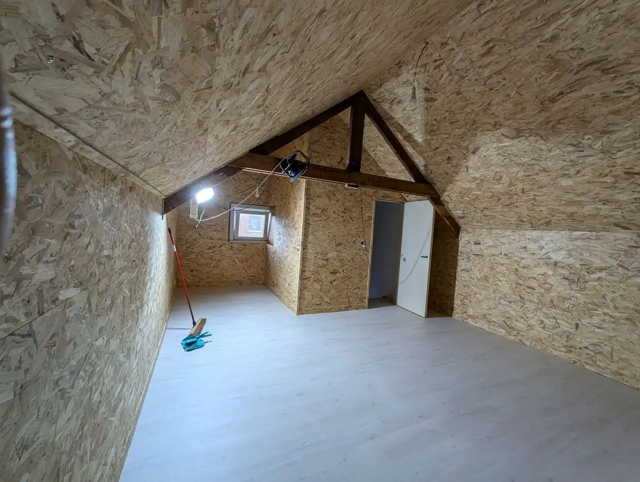 Ruime gerenoveerde woning met 3 slpks, gelegen op wandelafstand van het centrum !  foto 13