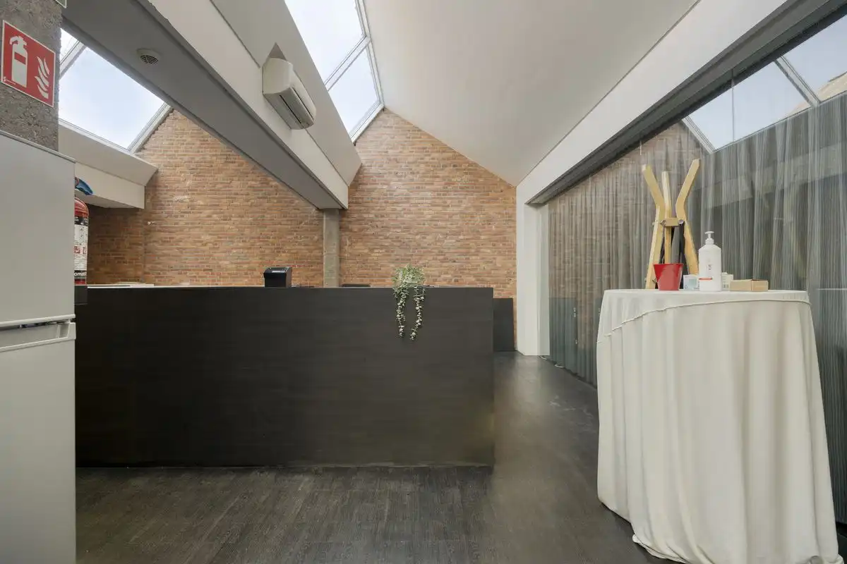 Exclusieve polyvalente ruimte op een strategische toplocatie in loftstijl foto 12